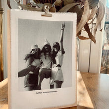 Cargar imagen en el visor de la galería, Revelado básico amigas frase
